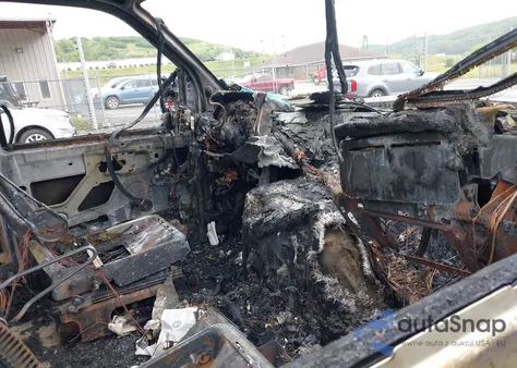 2004 Chevrolet Express из США, поврежденный, VIN 1GNFH15T041173083